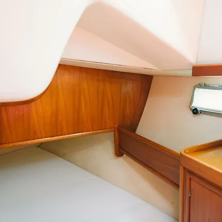 House Boat Hotel en barco